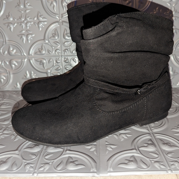 Black boots size 7.5 - Picture 1 of 1